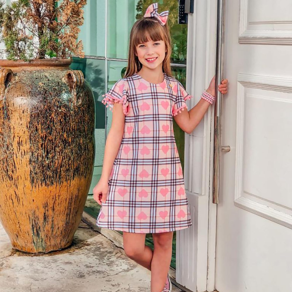 Vestido Curto Infantil com Textura Xadrez e Botões de Coração